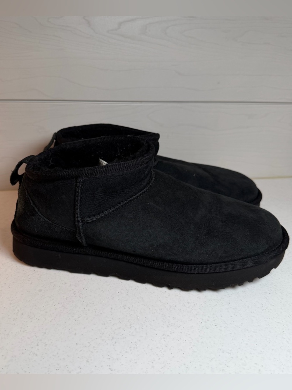 Ugg Women’s Classic Ultra Mini Boot in Black Size 9 - Picture 3 of 8